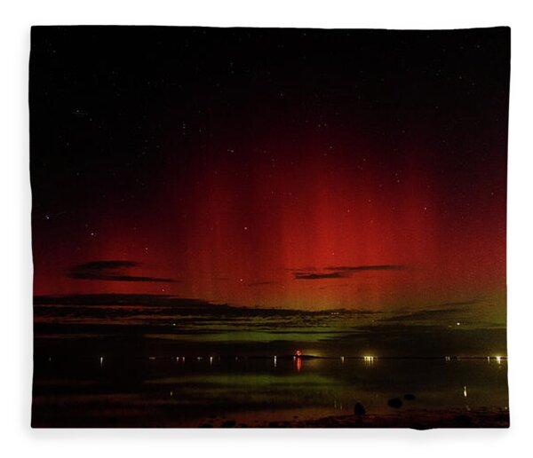 Mesmerizing Northern Lights Display Fleece Blanket