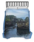 Serene Coastal Rocky Landscape Duvet Cover