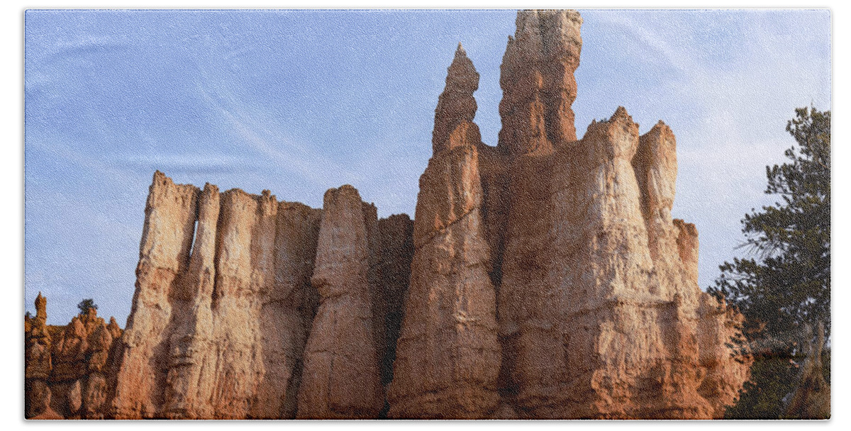 Majestic Rock Formations Under Blue Sky In Bryce Canyon National Park Bath Towel