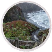 Rocky Coastline With Vibrant Foliage Round Beach Towel