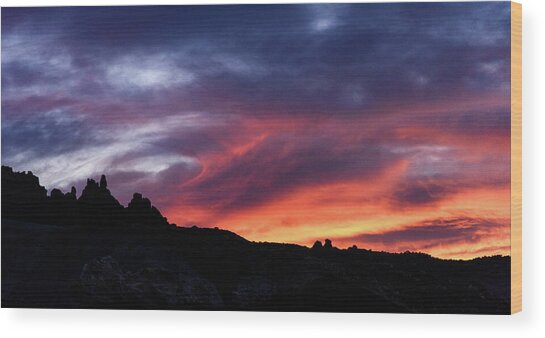 Vivid Twilight over Rocky Silhouette Wood Print