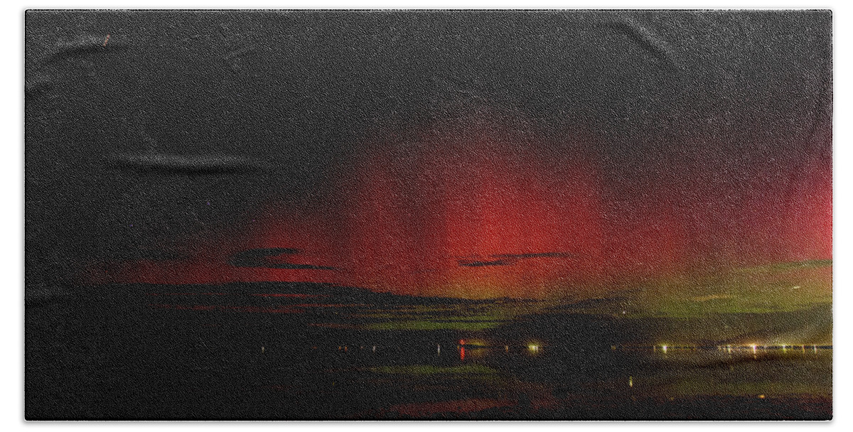 Mesmerizing Northern Lights Display Bath Towel