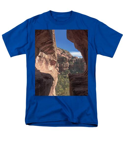 Canyon View Framed By Rocky Cliffs Men's T-Shirt  (Regular Fit)