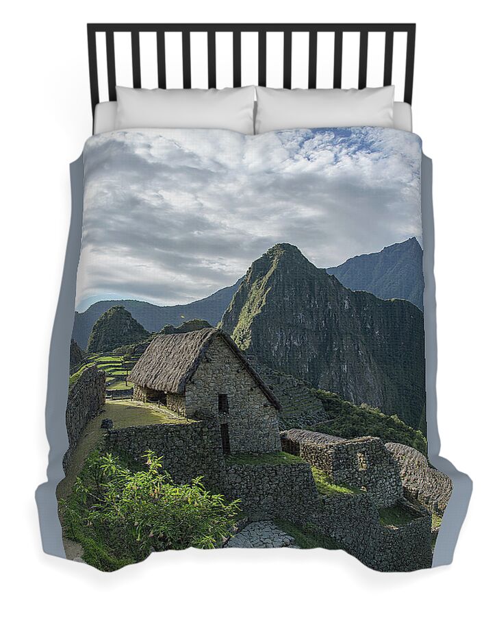 Ancient Ruins With Majestic Mountain Backdrop Duvet Cover