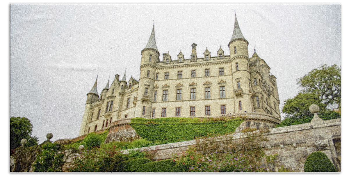 Majestic Castle On Hill Bath Towel