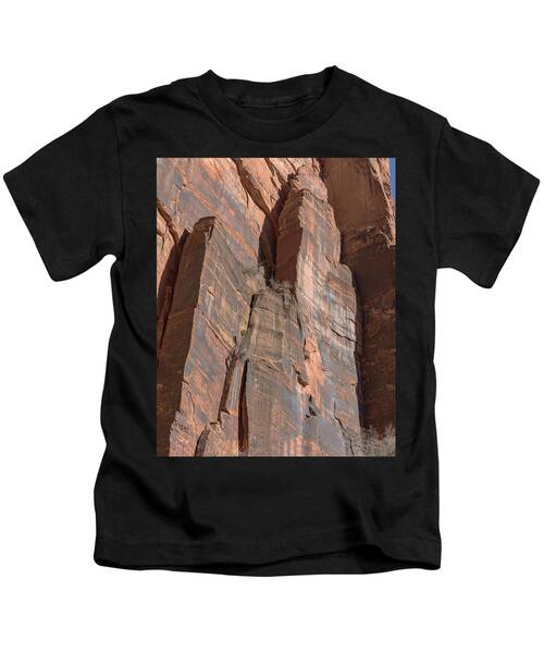Towering Desert Sandstone Cliffs In Zion National Park Kids T-Shirt
