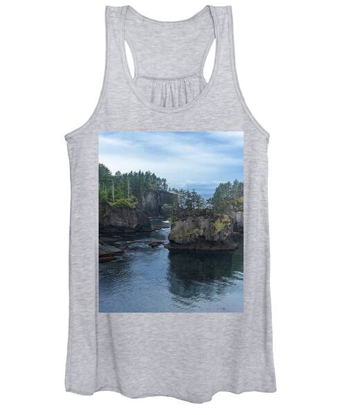 Serene Coastal Rocky Landscape Women's Tank Top