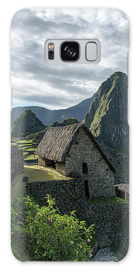 Ancient Ruins With Majestic Mountain Backdrop Galaxy Case