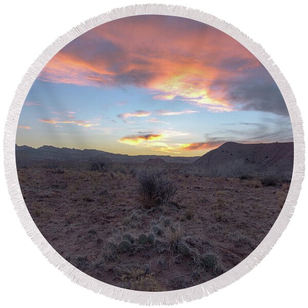 Desert Sunset Over Rugged Terrain Round Beach Towel