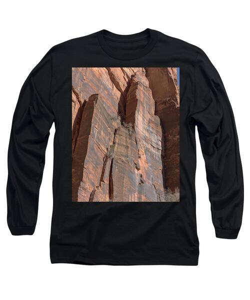 Towering Desert Sandstone Cliffs In Zion National Park Long Sleeve T-Shirt