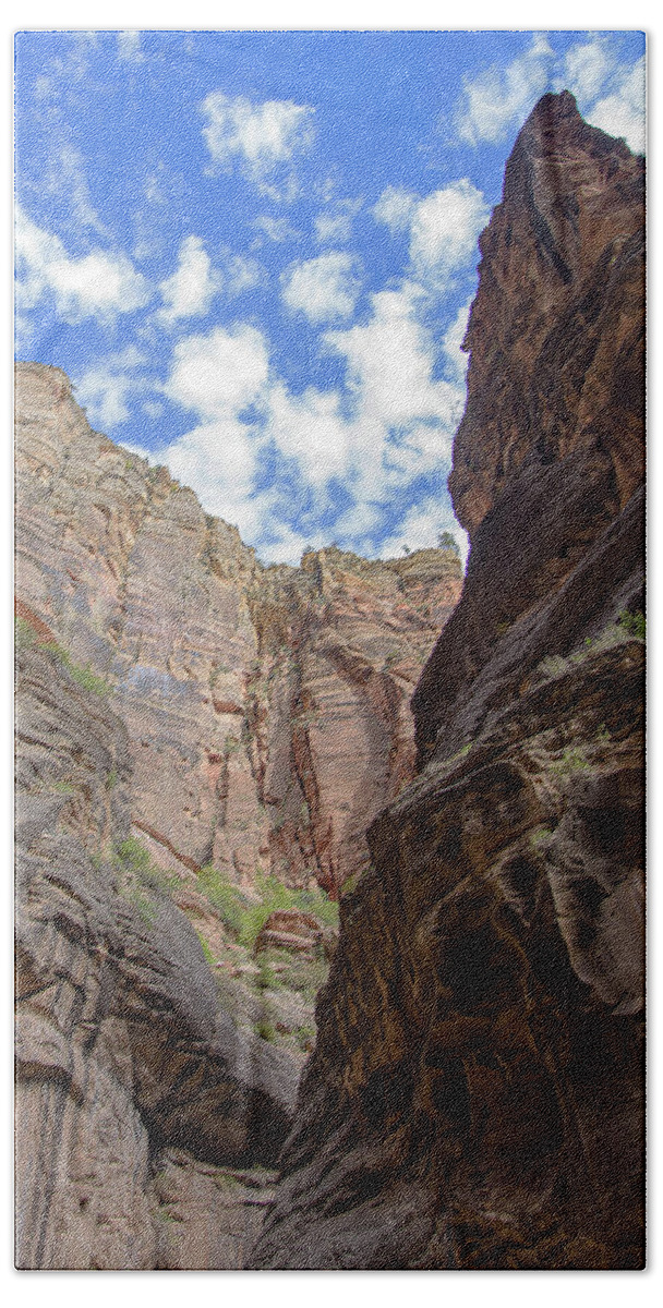 Majestic Canyon Sky View In The Narrows Bath Towel